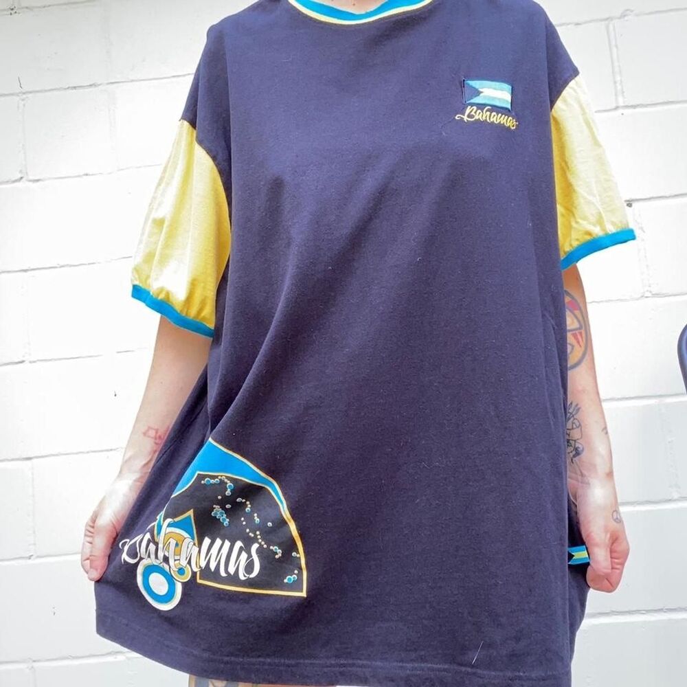 Men's Black and Yellow T-shirt